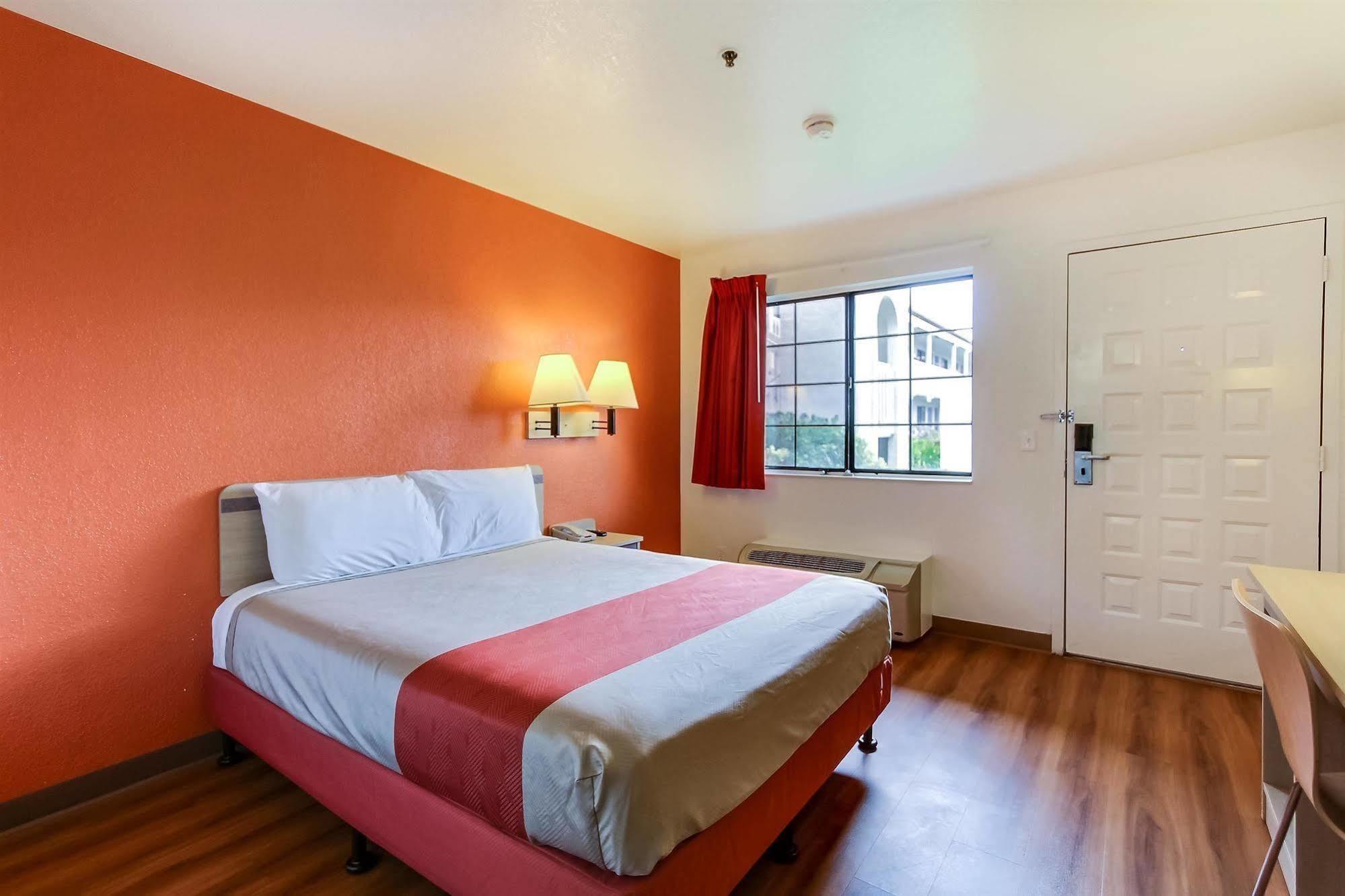 Motel 6-Salinas, Ca - North Monterey Area Zewnętrze zdjęcie